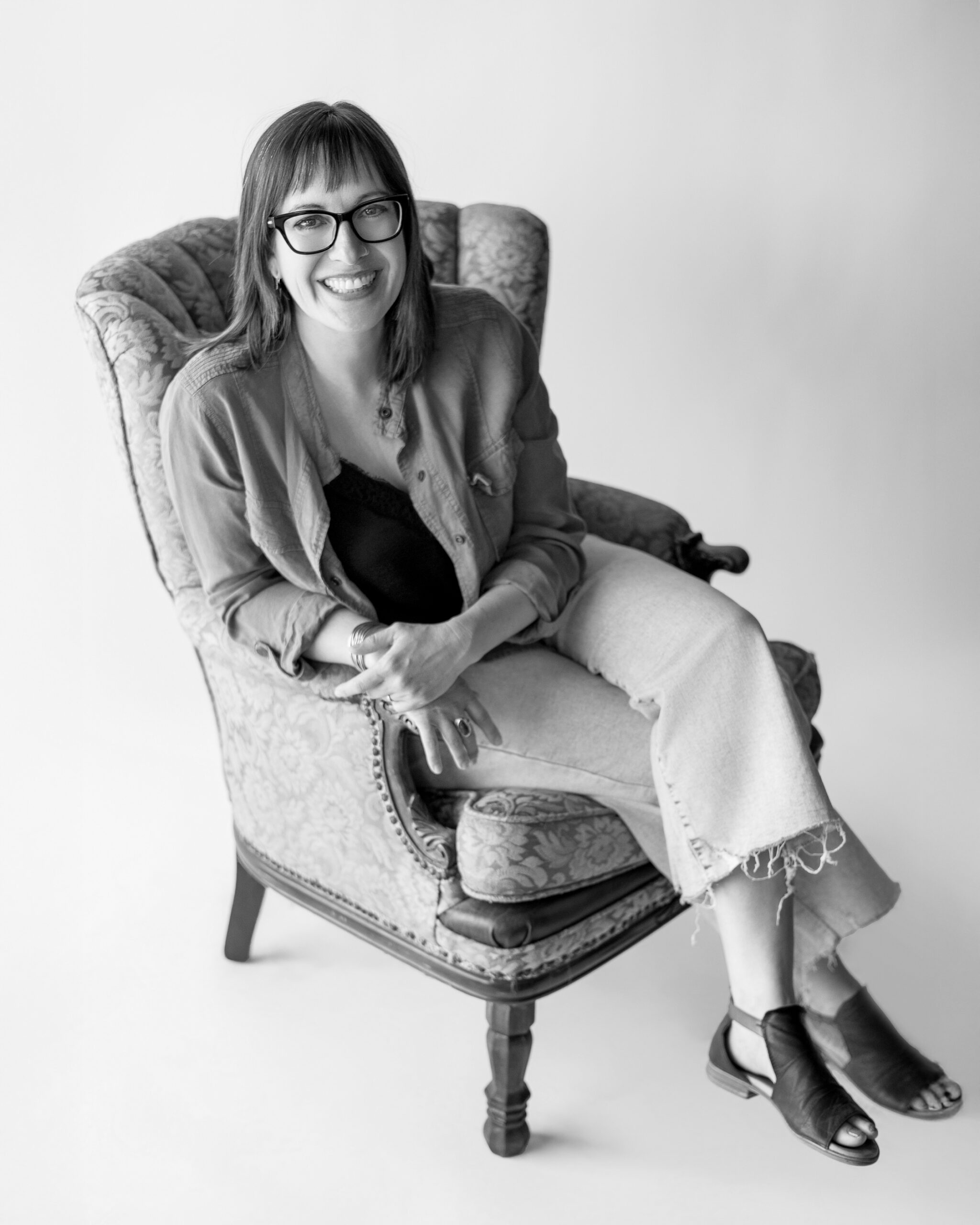 Black and white photo of Bend's lifestyle photographer, Gwen Shoemaker.